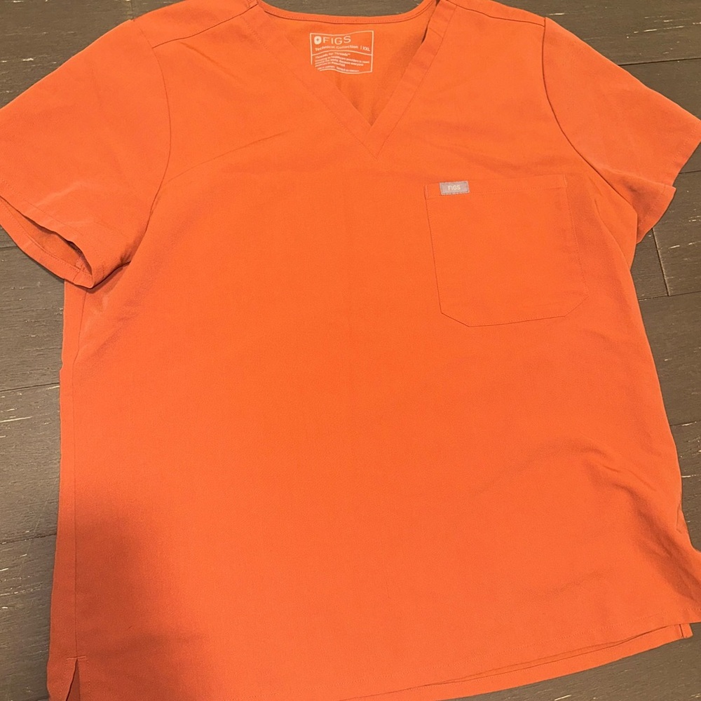 Women’s Figs Scrub Top